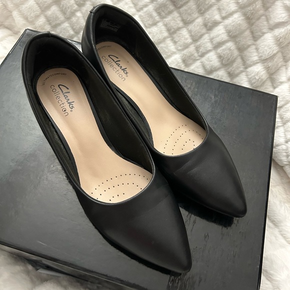 Clarks Kitten Heels - Picture 4 of 11